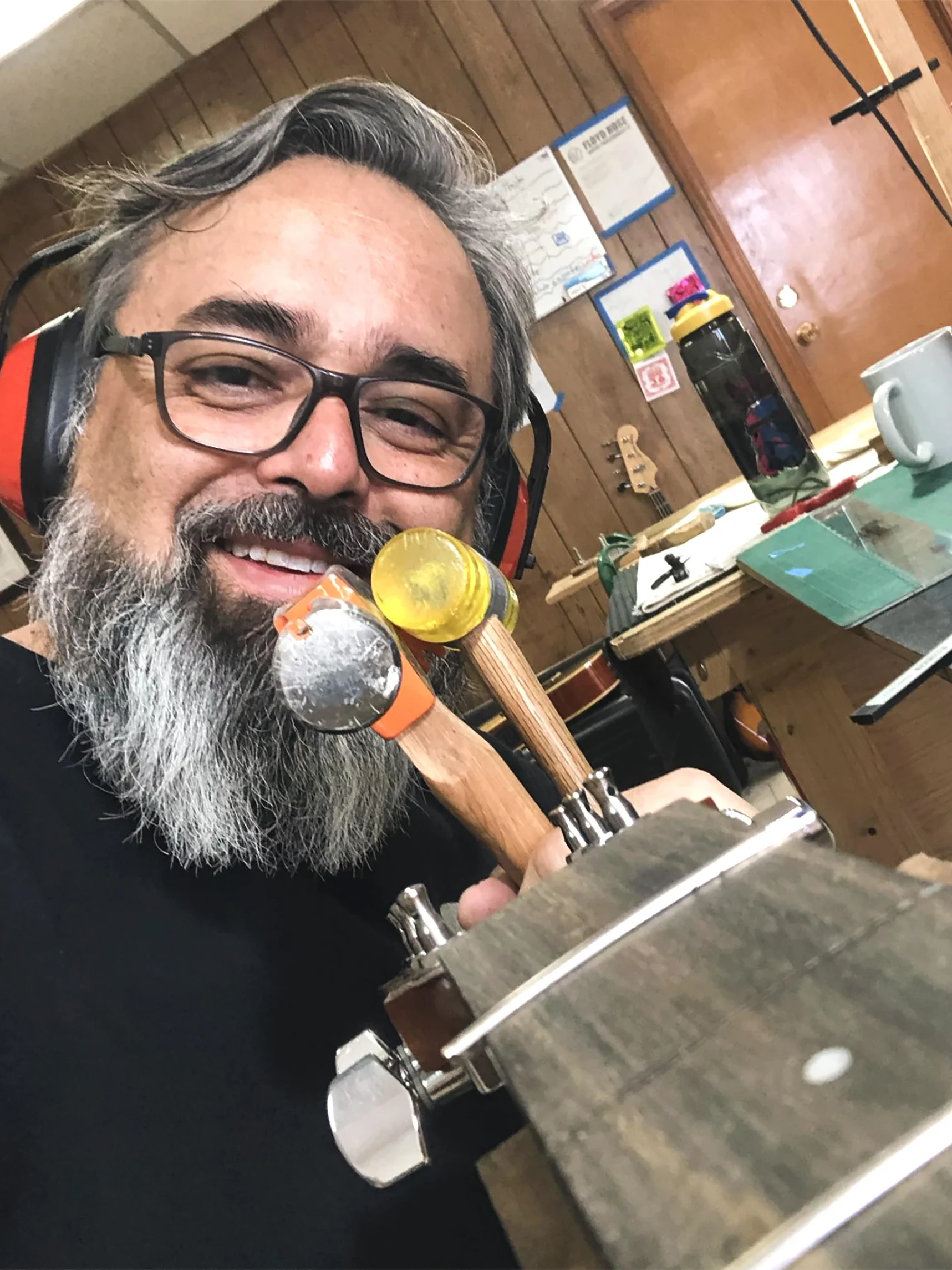 Lutier Carlos Urquidi